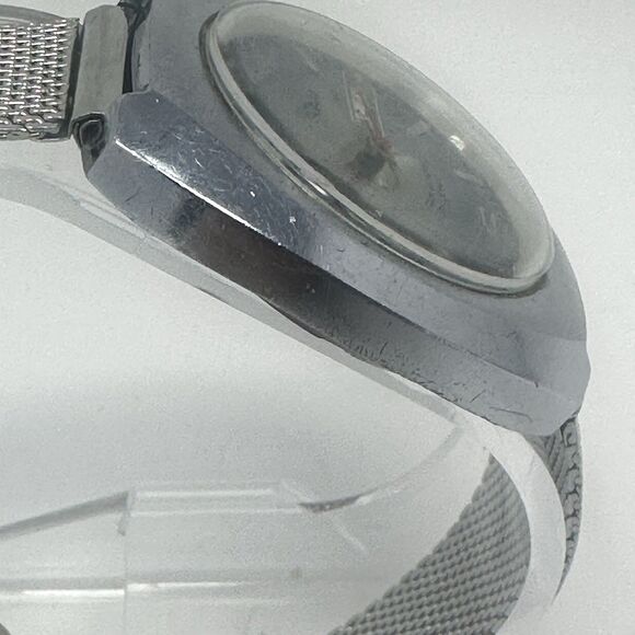 Vintage WALTHAM Men\'s Automatic Watch FHF 909 Day/Date Swiss Made 1970s main image 4